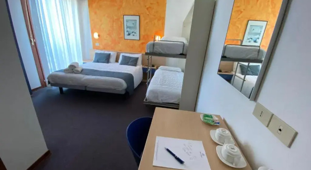 Семейный номер Standard с балконом Petit Hotel