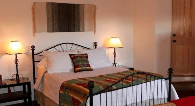 Cottonwood Inn Bed & Breakfast