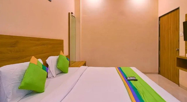 Номер Deluxe Treebo Winter Town Venna Lake with Swimming Pool