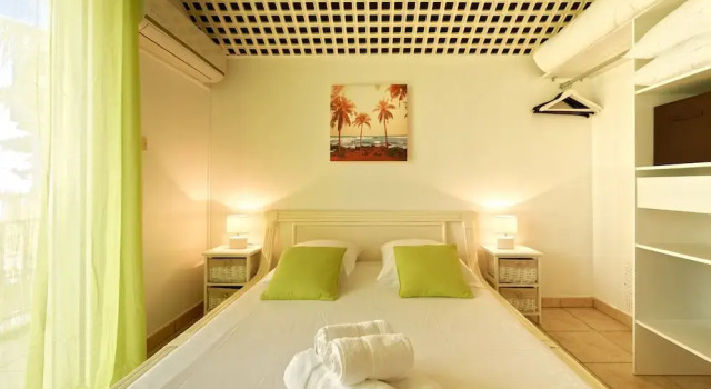 Appartement La Croisiere Bleue, Book Apartment Hotels in Saint-Paul with Parking, Parking
