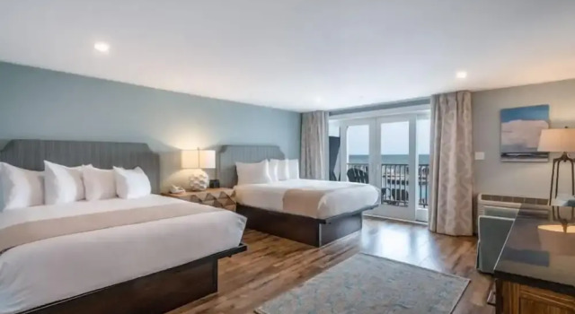 Четырёхместный номер Deluxe с балконом и с видом на океан Pelham House Resort
