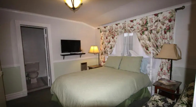 Номер Economy Walk to Lake Arrowhead Village! Home w/ Lake Views