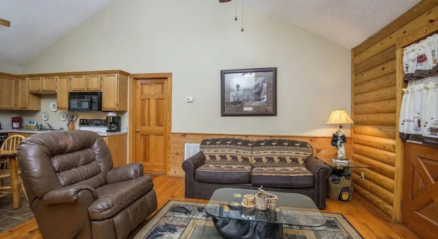 Hi-bear-nate by Eagles Ridge Resort