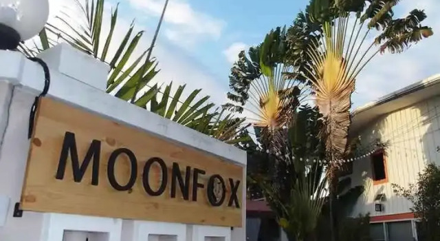 Moon Fox CaféInn Art & Gallery, Varaa Hotelli Hotellit North-Eastern Thailand pysäköinnillä, Pysäköinti