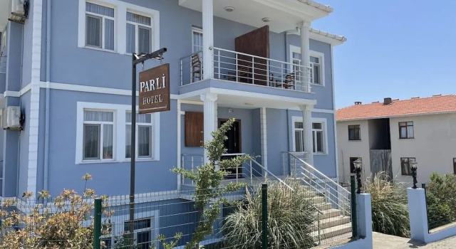 Parli Hotel