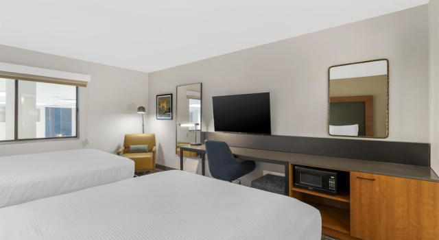 Четырёхместный номер Standard с красивым видом из окна Best Western Plus Boomtown Casino Hotel