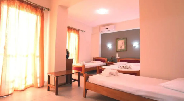 Четырёхместный номер Standard Hotel Alexandros