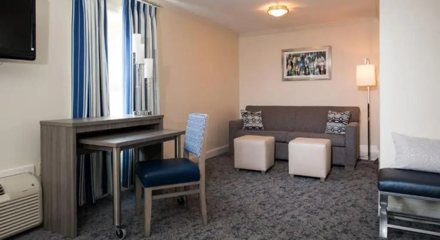 Четырёхместный номер Standard Union Bluff Hotel & Meeting House