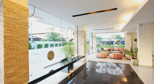 Leenova Hotel