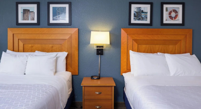 Standard Zimmer Harbor Town Inn