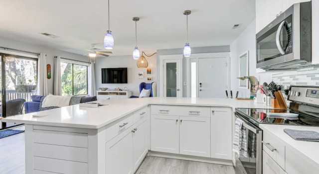 Walk to Coligny Beach: Tropical Hilton Head Condo