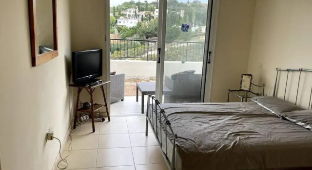 2 bed apt mountains and costal views with pool, Rezervasyon Otel Tala Baf