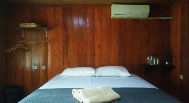 Black Horse Meno, Book Hotel Gili Meno 