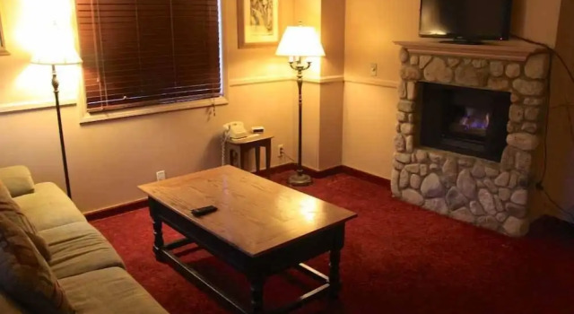 Четырёхместный люкс Saddleback Inn