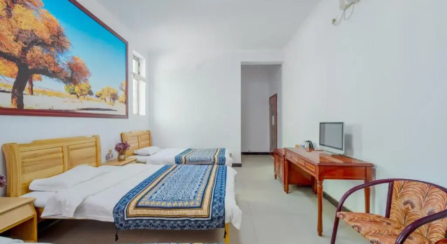 Трёхместный номер Standard Dunhuang Hu Yang Inn