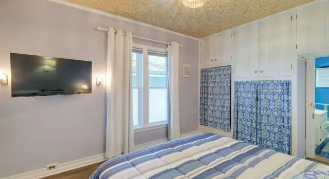 Elegant 1905 Home: Steps to Torch Lake & Dtwn, Varaa Lomakoti Alden USA
