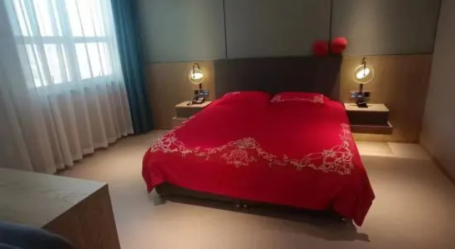 Люкс XunYihotel