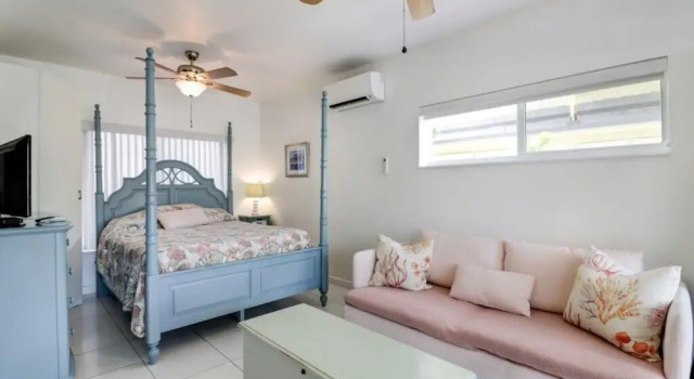 Двухместный люкс Deluxe с видом на бассейн Sea Spray Inn