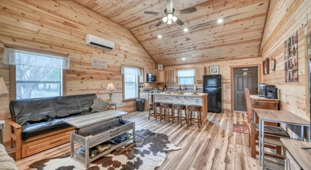 Rustic Cabin With Firepit and Grill - 10 Mins to Main St