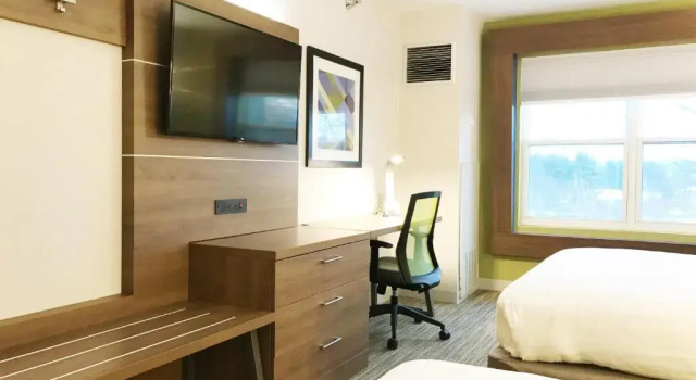 Четырёхместный номер Standard Holiday Inn Express Hotel & Suites White River Junction by IHG