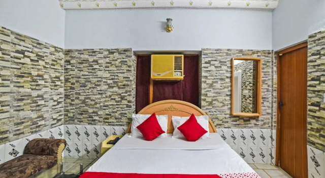 Двухместный люкс OYO 19527 Hotel Babu Heritage