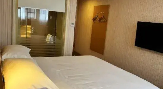 Люкс Deluxe Vienna Hotel (Xingning Downtown Square)