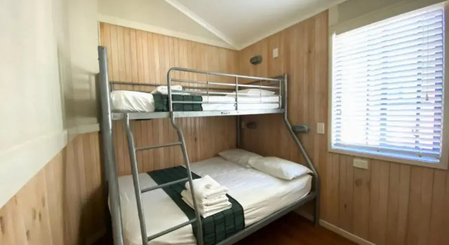 Вилла с видом на бассейн BIG4 Mackay Blacks Beach Holiday Park