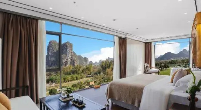 Семейный люкс с балконом и с видом на реку Yangshuo Yuyuan Resort （Shili Gallery &Yulong River）
