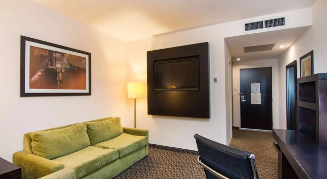 Двухместный полулюкс DoubleTree by Hilton Queretaro