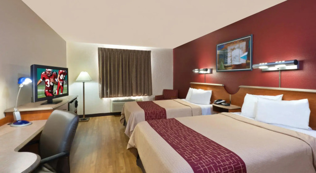 Четырёхместный номер Deluxe Red Roof Inn North Little Rock