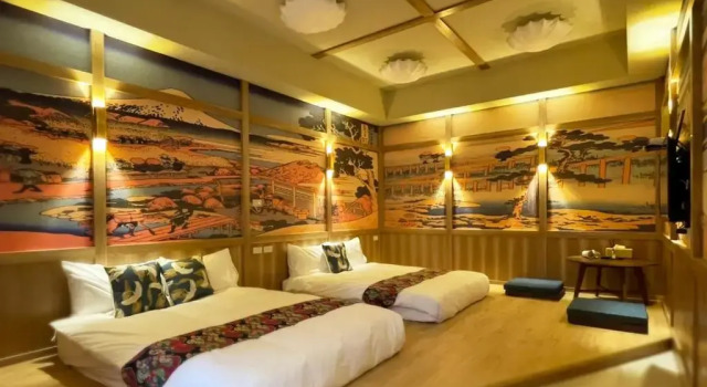 Четырёхместный номер Standard с балконом Time Light Walk B&B