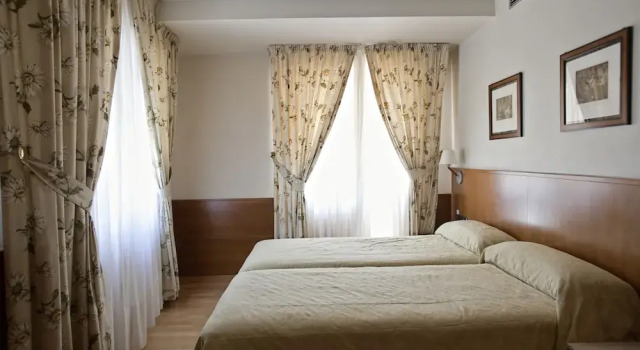 Balkonlu Standart çift kişilik oda Don Carlos