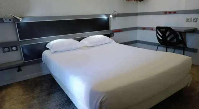 Kyriad direct Trappes, Book Hotel  