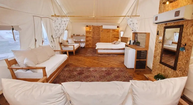 Тент с балконом и с видом на горы Colonia Rest House Glamping