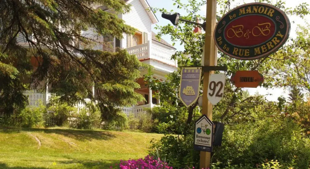Au Manoir de la rue Merry, Prenota Hotel Magog Québec