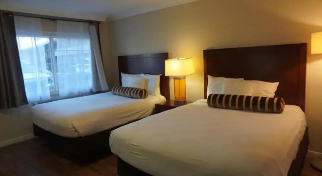 Четырёхместный номер Standard Rose Garden Inn