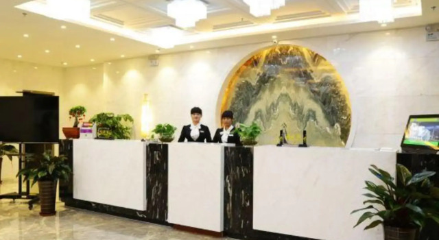 Hengrun International Hotel, Boek Hotel Yining Xinjiang