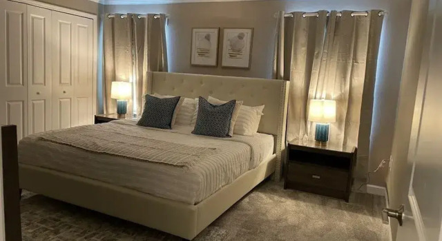 Relaxing 4 Bed Town Home With Splash Pool 4 Bedroom Townhouse by RedAwning