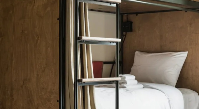 Кровать в общем номере (женский номер) KEX Hotel