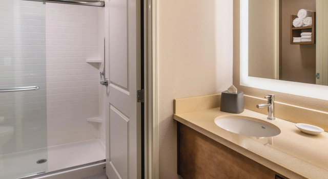 Двухместный люкс c 1 комнатой Staybridge Suites - Hillsboro North by IHG