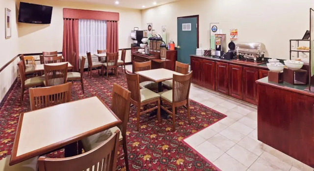 Holiday Inn Express & Suites Tulsa-Catoosa East I-44, Varaa Hotelli Tulsa 
