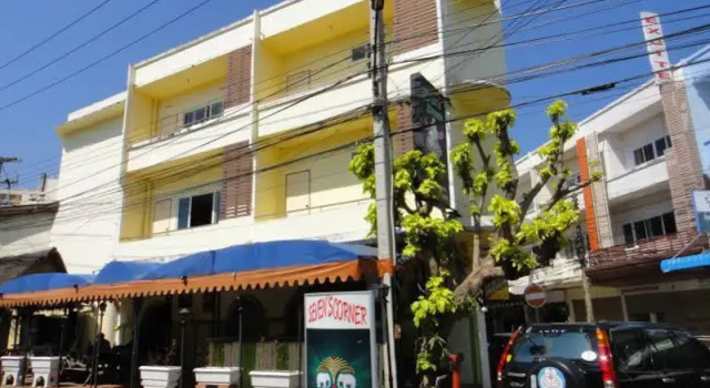 Yellow House(เยลโล่ เฮาส์), Varaa Hotelli Hotellit North-Eastern Thailand pysäköinnillä, Pysäköinti