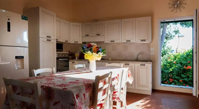 Aura Solis B&B, Book Bed and Breakfast Hoteller i Castrignano del Capo med pool, Swimmingpool