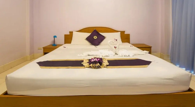 Room in Guest Room - Bucintoro Restaurant & Guesthouse Belvedere - 10 Minutes From Patong Beach, Забронировать Гостевой дом Гостевые дома Патонг-Бич, рядом с Cтадион Бангла Бокс, Гостевой дом