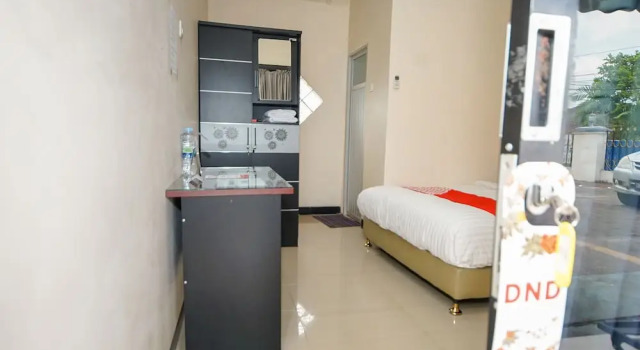 Номер Deluxe Wisma Merdeka Syariah RedPartner