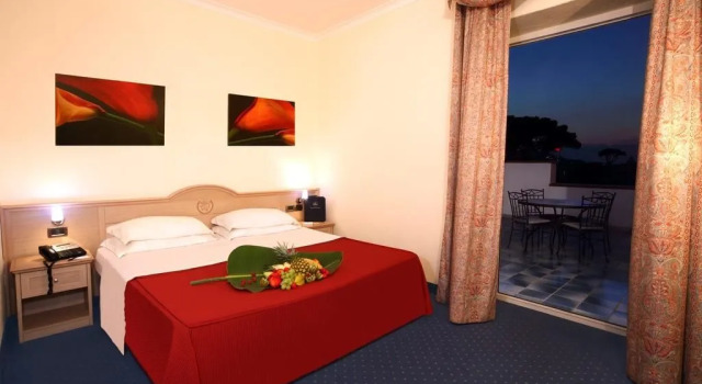 Belvedere Regina, Забронировать Отель Отели в центре Искья, в центре