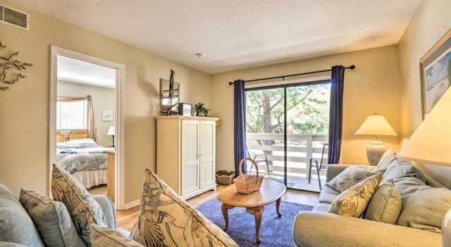 Апартаменты Walk to Folly Field Beach: Hilton Head Condo