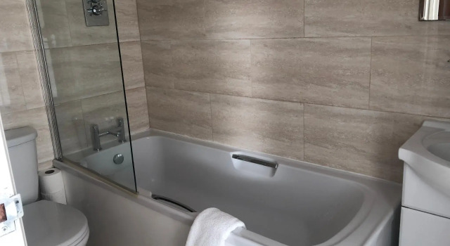 Четырёхместный номер Standard London Gatwick Inn