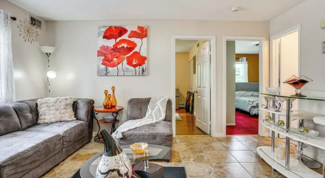 8 Mi to Long Beach: Cozy Apt w/ Fenced Yard!, Reserva ahora Apartamento Baldwin Estado de Nueva York