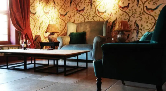 Полулюкс Exclusive Suites The Secret Garden